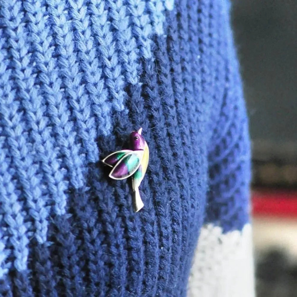 VQ Colorful Swallow Bird Brooch - Picture 3 of 7